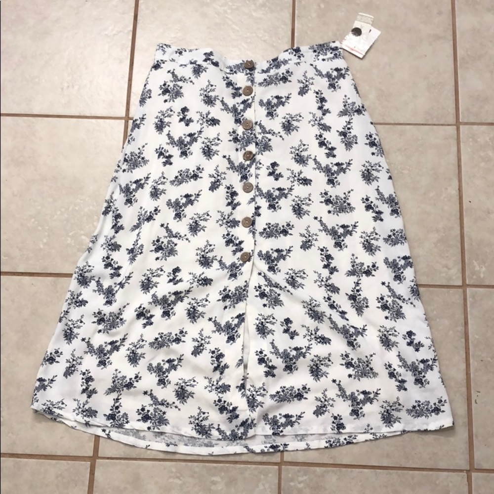 Japna Floral crop skirt.